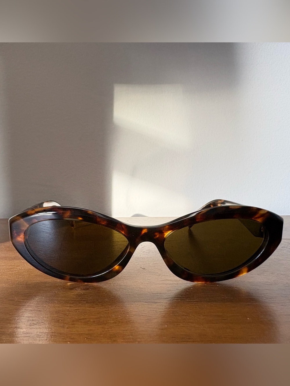 Prada Symbole tortoiseshell cat eye sunglasses - excellent condition - RRP $548 - Picture 2 of 7